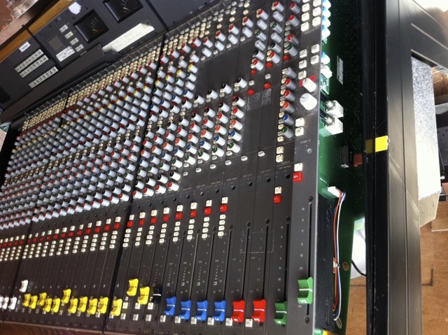 CALREC_C2_console_15.jpg